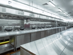 商用廚房各種設備間如何分布